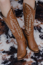 Load image into Gallery viewer, Star Stitched Mossil Tan Boots
