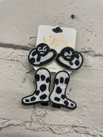 Load image into Gallery viewer, Beaded Cow Print Boots Earrings
